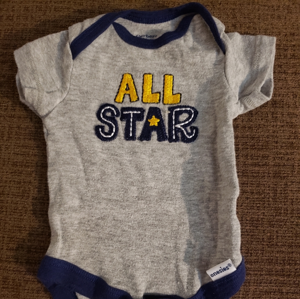 Carter's onesie NB